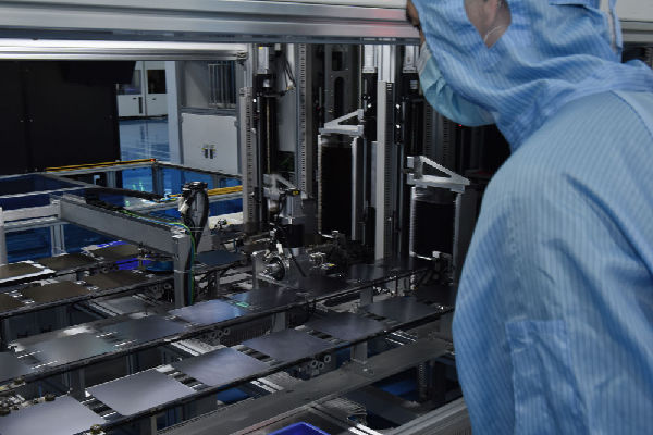 需求旺 生產(chǎn)忙&mdash;&mdash;走進高原古城光伏產(chǎn)業(yè)車間